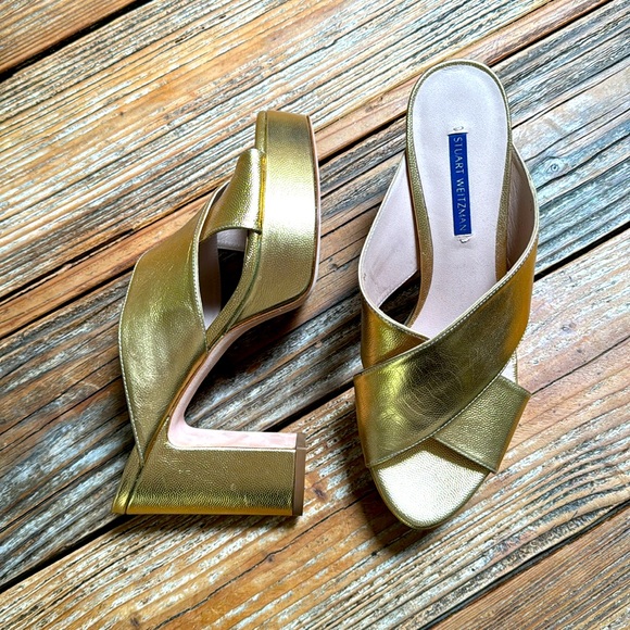 Gorgeous gold lame Stuart Weitzman 4” heels 🤩 - Picture 3 of 8